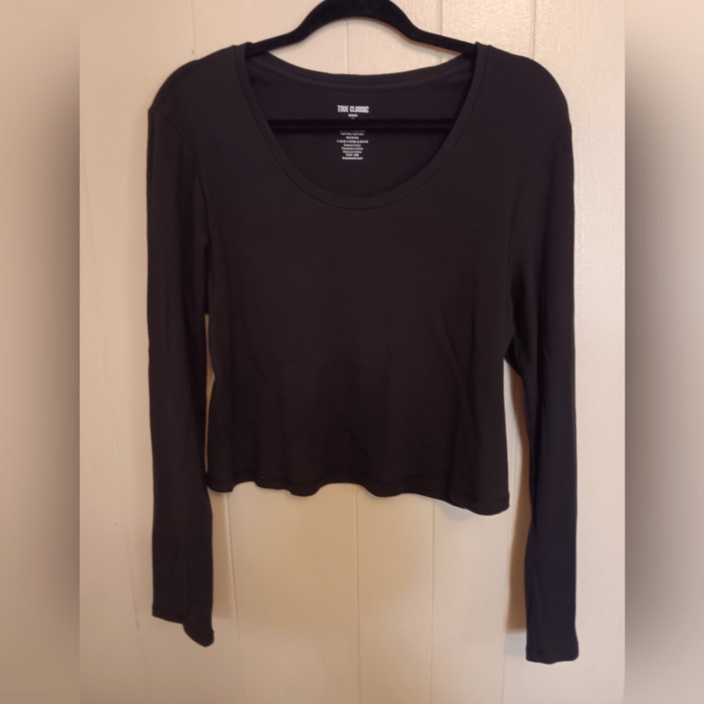 Brand new womens black True Classic long sleeve scoop neck short tee, size XXL